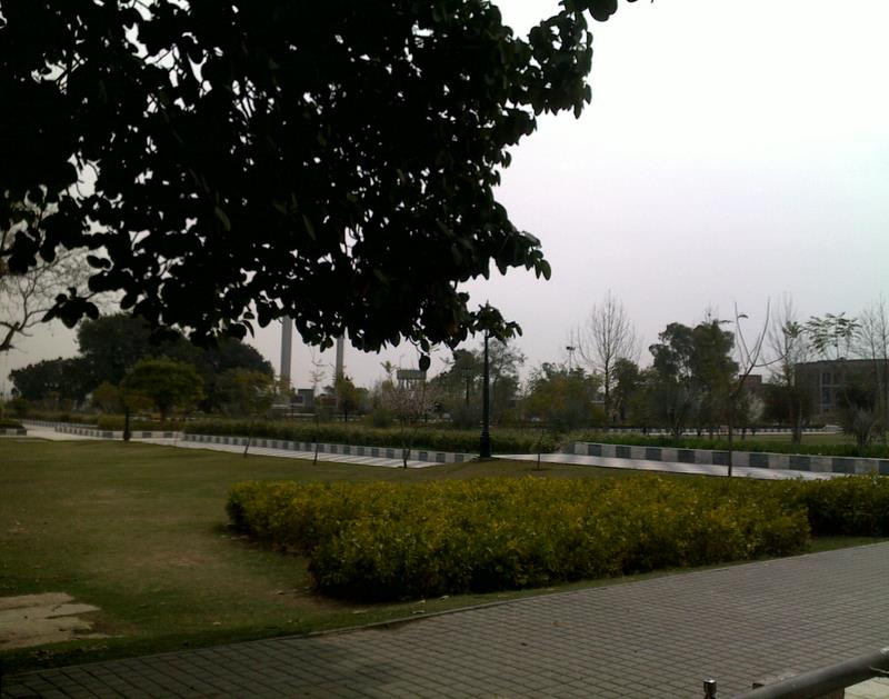 جناح پارک راولپنڈی کا باغ اور بلند ستون، 13 مارچ 2012 کی تصویر